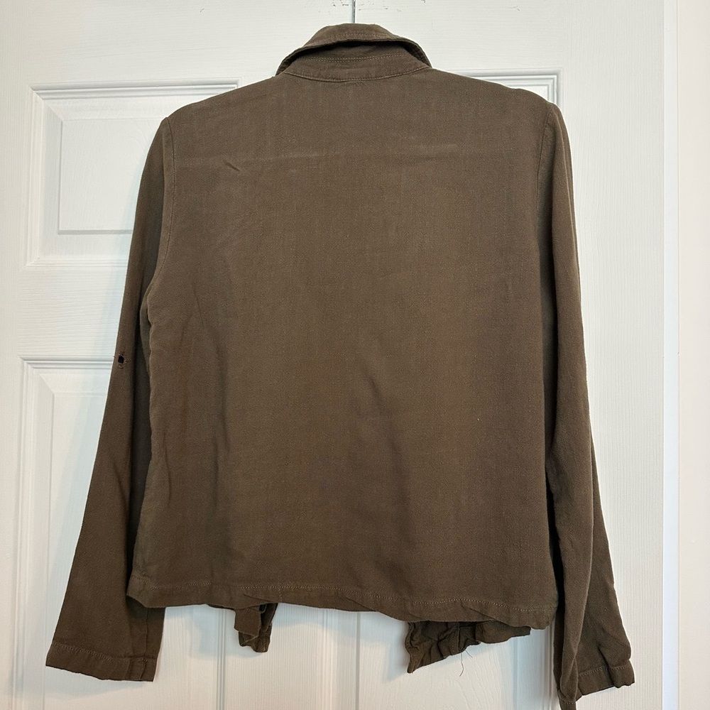 Army Green light jacket in size Large by Lulu’s - Picture 4 of 5
